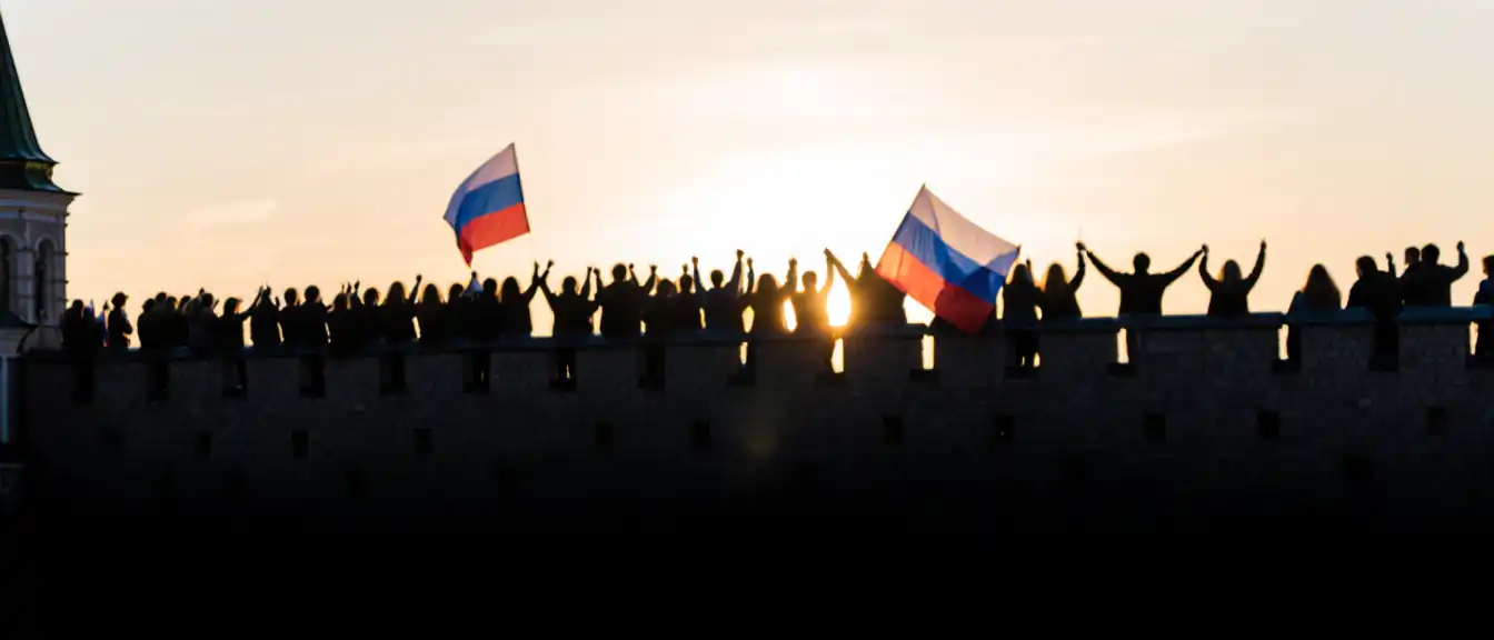 Масштабная акция молодежных движений в Петропавловской крепости посвящена дню рождения Владимира Путина