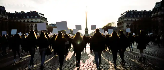 Массовые протесты учащихся в Париже проходят в мирном ключе