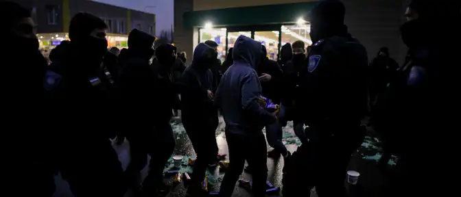 Массовый налет на супермаркет в Вологде: полиция задержала тридцать одного несовершеннолетнего