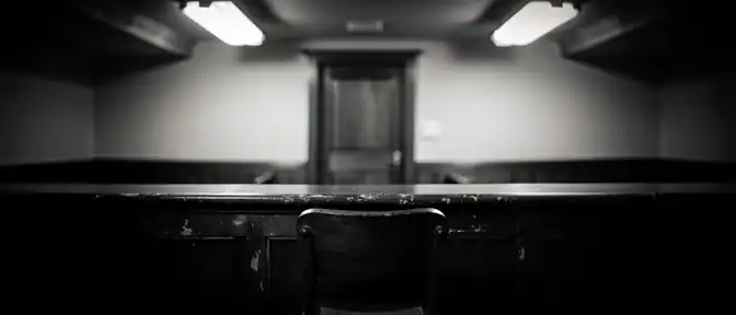 Суд назначил семилетний тюремный срок Грэму Дотту за преступления против несовершеннолетних